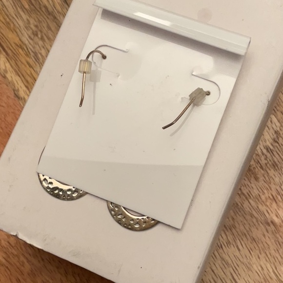 NWT Sterling Silver Teardrop Earrings with Vintage Charm - Picture 4 of 7